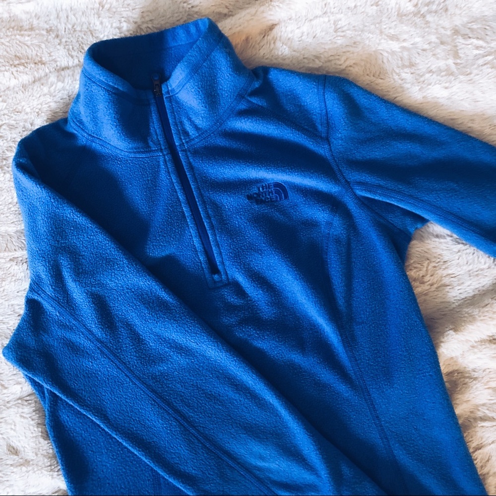 blue NORTHFACE fleece pullover